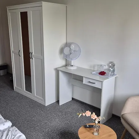 Hotell Radnice Dobrovice